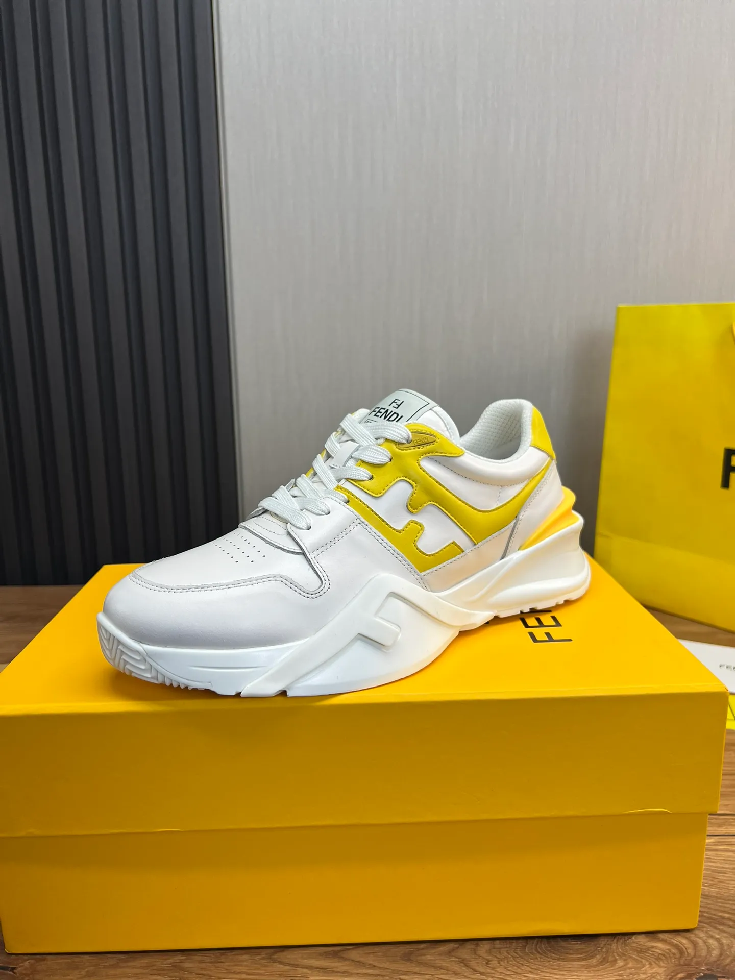 Men's shoes 💰520💰 Fendi [Fendi] hot style is on the market 🔥Fashionable casual men's shoes 🔱 Made of original cowhide + breathable mesh lining + sheepskin feet, perfect shape, top quality, you deserve it 🔜Original outsole, ultra-light, non-slip and wear-resistant 👣 Standard size 38-44 (customized in 45)